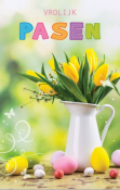 Vrolijk Pasen wenskaart met bloemen in vaas