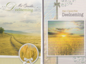 Links landschap met tarweveld, tekst: "Met Oprechte Deelneming". Rechts zonsondergang boven veld, zelfde tekst. Beide hebben ronde decoratie.