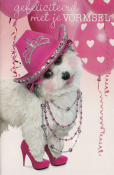Witte hond in roze hoed met kettingen en schoenen, staat voor roze ballonnen met tekst "gefeliciteerd met je vormsel".