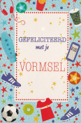 Gefeliciteerd met je Vormsel. Kleurrijke kaart met sterren, schoenen, bal en telefoon op een blauwe achtergrond.