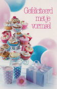 Cupcakes op een standaard, roze en blauwe ballonnen, tekst "Gefeliciteerd met je vormsel". Cadeau met strik en twee gestippelde bekers.