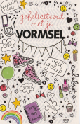 Gefeliciteerd met je Vormsel, versierd met kleurrijke illustraties van sterren, schoenen, hartjes en kaarsen. Tekst: "veel geluk", "speciale dag".