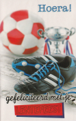Voetbalschoen, bal en beker met tekst "Hoera! Gefeliciteerd met je Lentefeest".