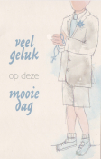 Jongen in een pak met een rozenkrans. Tekst: "veel geluk op deze mooie dag."