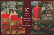 Rode kaarsen met kerstversiering en tekst: "Prettige Kerstdagen en een Gelukkig Nieuwjaar". Op de verpakking: "10 Luxe Kerst- en Nieuwjaarskaarten met Enveloppen".