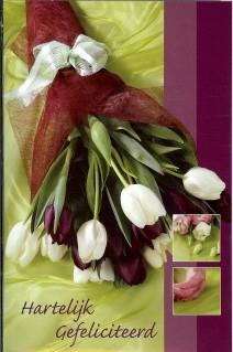 Felicitatiekaartje met witte en bordeaux rode tulpen