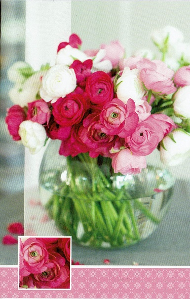 Blanco kaartje Roze en witte rozen in een bokaal 
