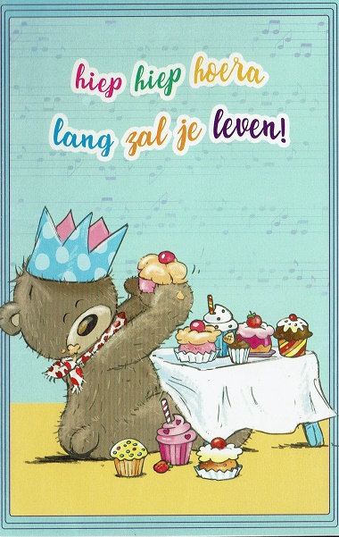 Beer met feesthoed, eet cupcakes naast tafel. Tekst: hiep hiep hoera lang zal je leven! Muzieknoten op achtergrond.