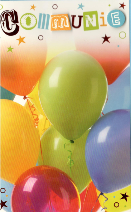 Kleurrijke ballonnen met het woord "Communie" erboven in verschillende lettertypes en kleuren.