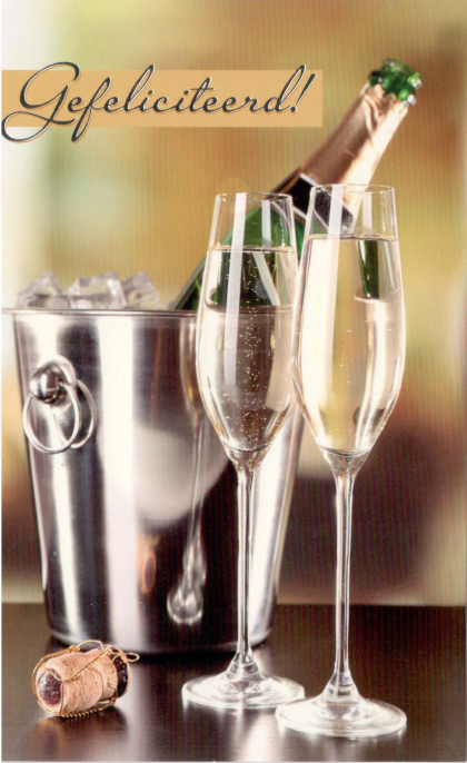 Stijvolle felicitatiekaart met glazen champagne