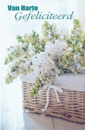felicitatiekaart met mand met witte bloemen erin